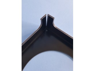 Detail der profilierten Ecke einer Aluminium-Verbundplatte